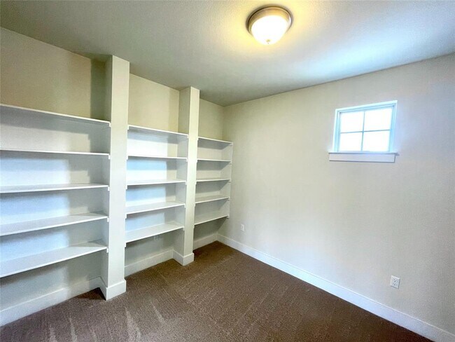 Building Photo - 13001 Hymeadow Dr