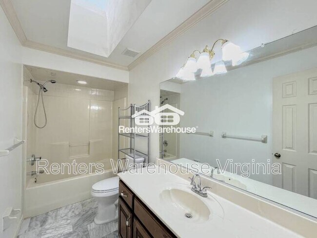 Building Photo - 352 Peace Haven Dr