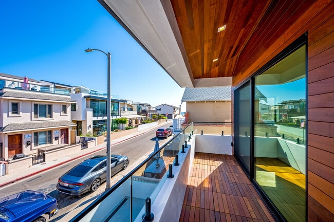 Building Photo - 121-121 139 39th St