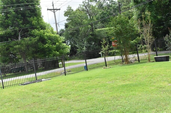 Building Photo - 8535 Parkette Dr