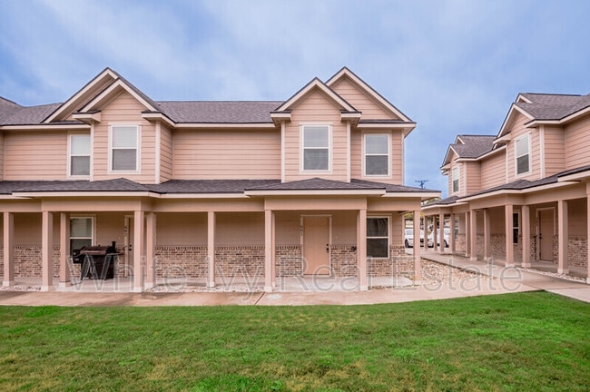 Building Photo - Avenue Townhomes