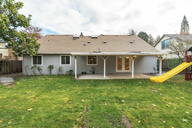 Building Photo - Hyland Hills 5 Bedroom Gem