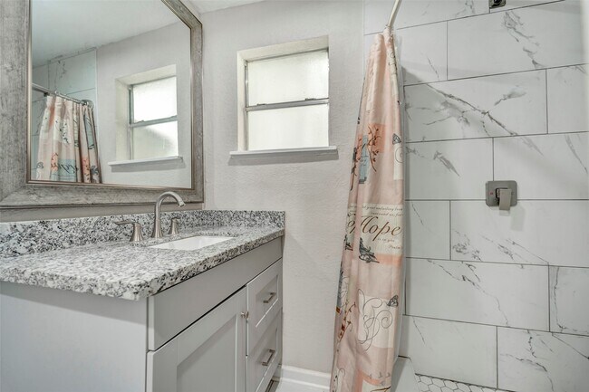 Building Photo - 7506 Bluebonnet St