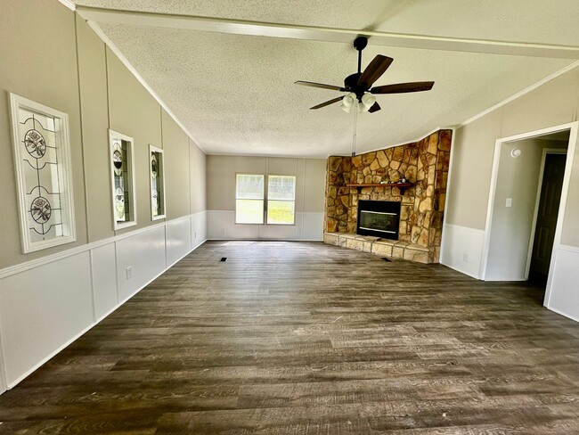 Building Photo - 15 Bonanza Ln
