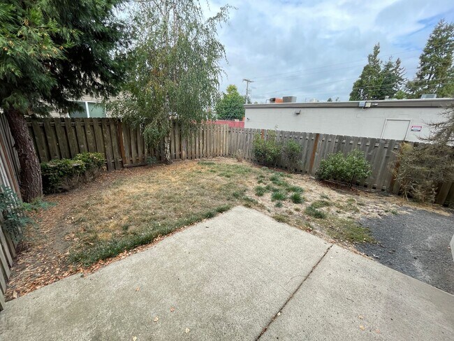 Building Photo - 232