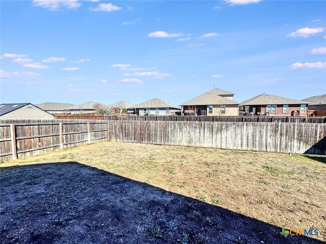Building Photo - 506 Blue Stem Rd