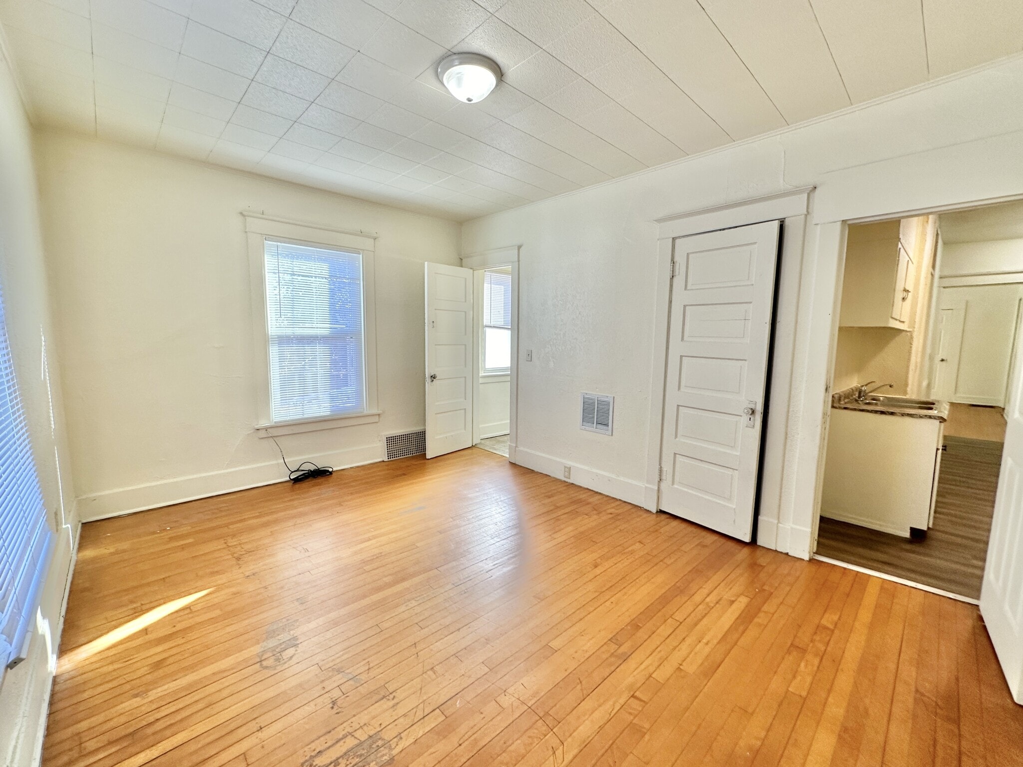 Building Photo - 255 S Jackson St