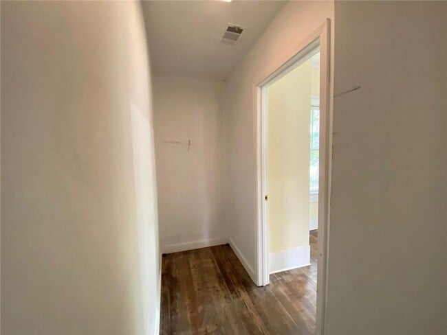 Building Photo - 175 Park Dr