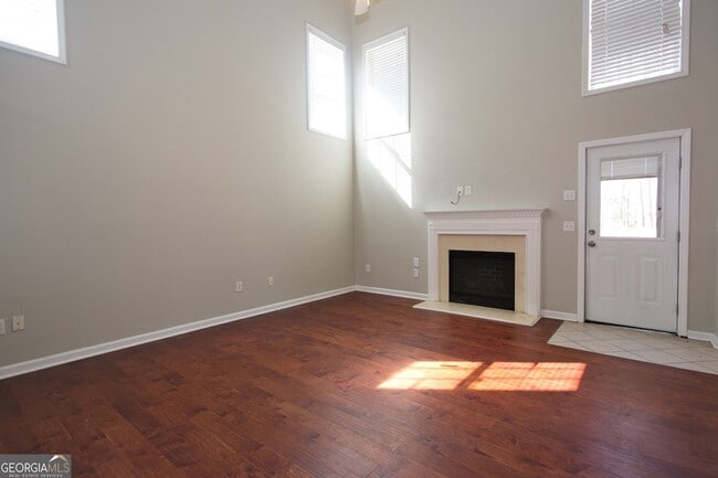 Building Photo - 585 Chapel Walk Ln SE