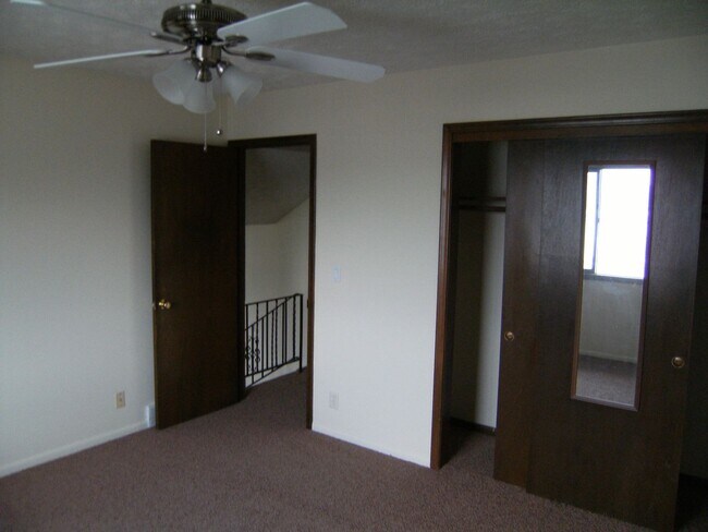 Building Photo - 3026-3028 Menke Cir