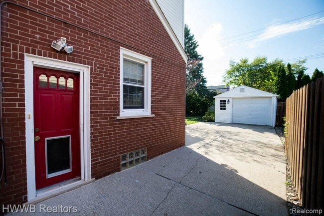 Building Photo - 1899 Hunt Club Dr