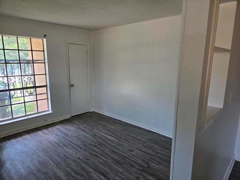 Building Photo - 6212 Walden Ave
