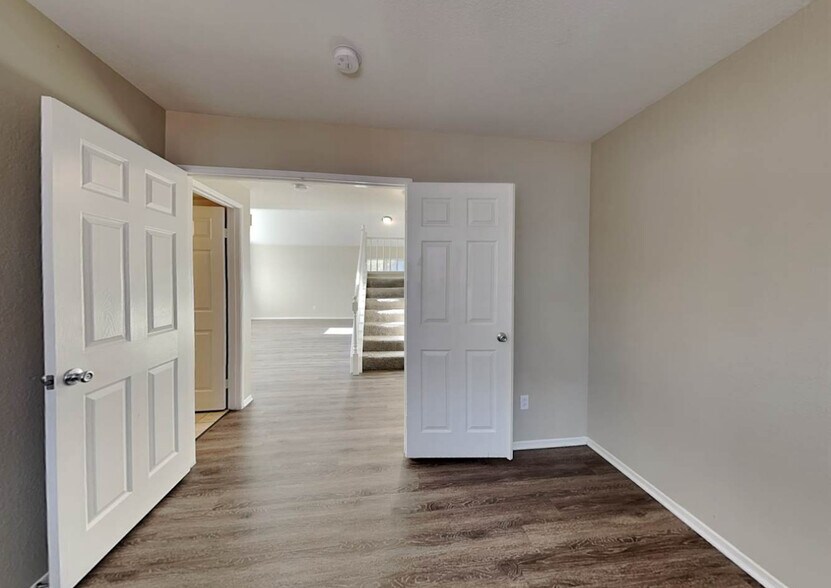 Building Photo - 112 Placid Ave