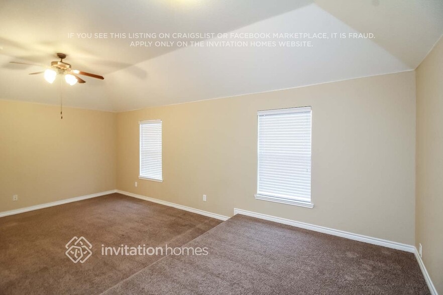 Building Photo - 908 Evergreen Ln