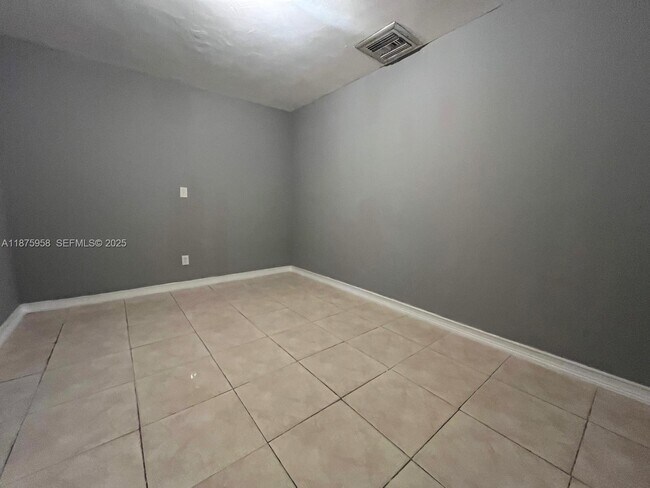 Building Photo - 1330 NE 203rd St