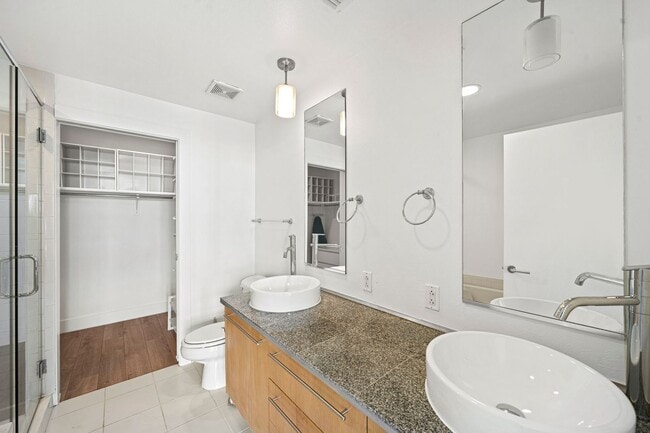 Building Photo - Modern 3BD, 3.5BA Five Points Townhome wit...