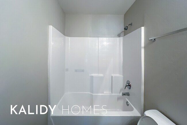 Building Photo - 801 Crown Heights Ln