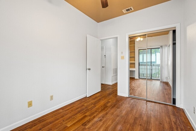 Building Photo - PARK PLACE - ACROSS FROM DKR STADIUM - 1BD / 1BA With Study - WOOD FLOORS - W/D