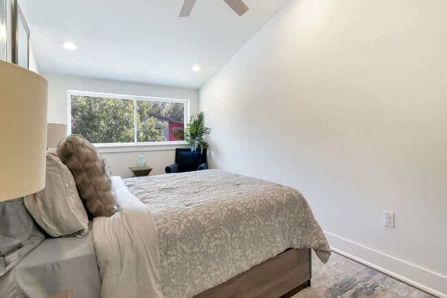 Building Photo - TX-AUS-113DEN