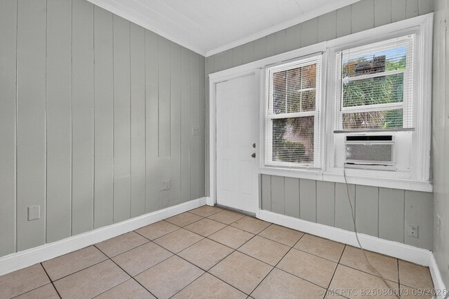 Building Photo - 885-887 7th St