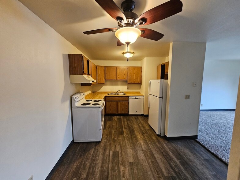 Building Photo - Fox River Bluff