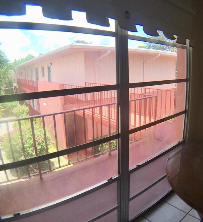 Building Photo - 9 Golfs Edge