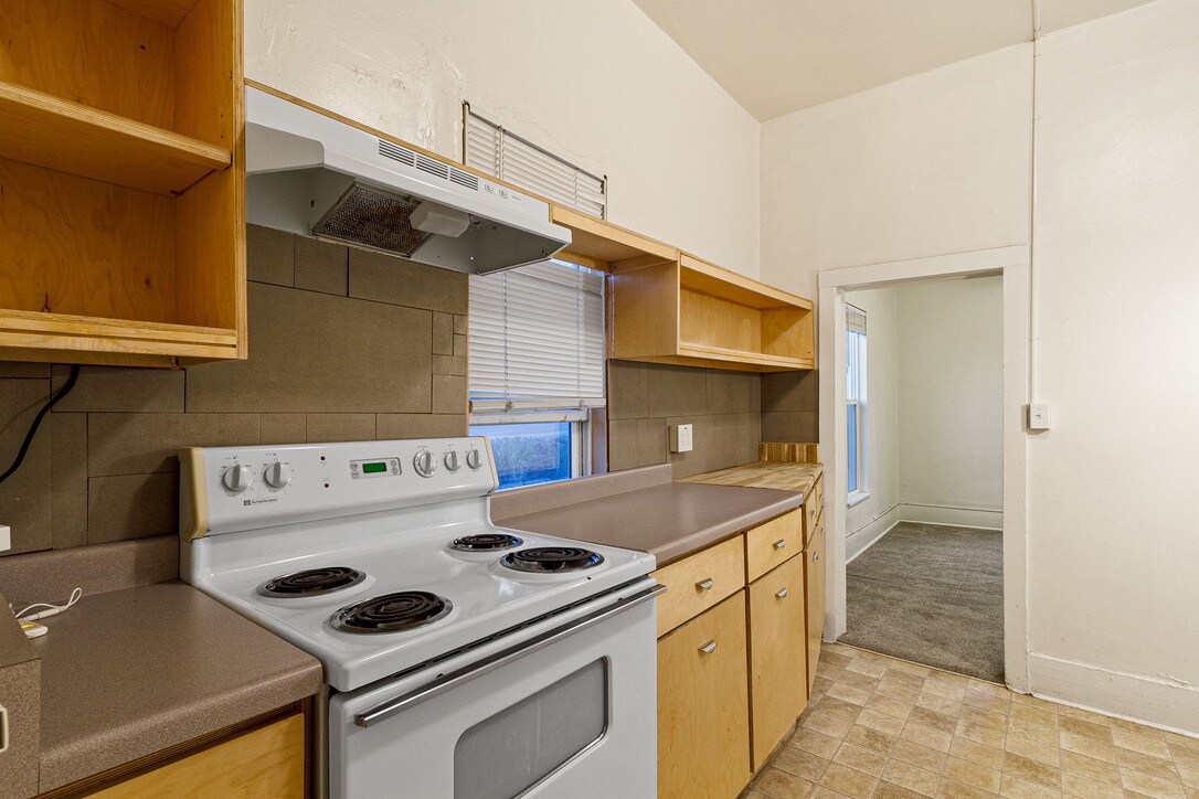 Building Photo - 306 S San Pedro St