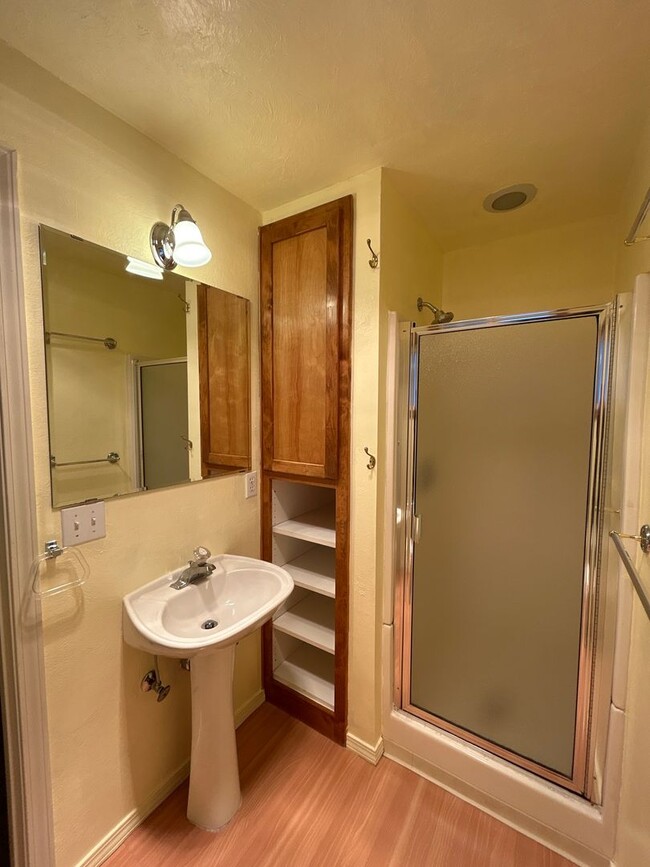 Building Photo - 3 Bedroom / 2 Bathroom in Bend's Orchard D...