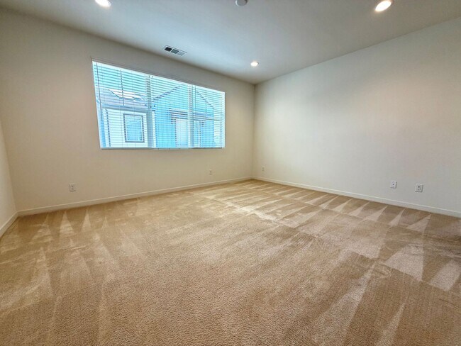 Building Photo - Charming 3bed 2.5 bath Simi Valley Home