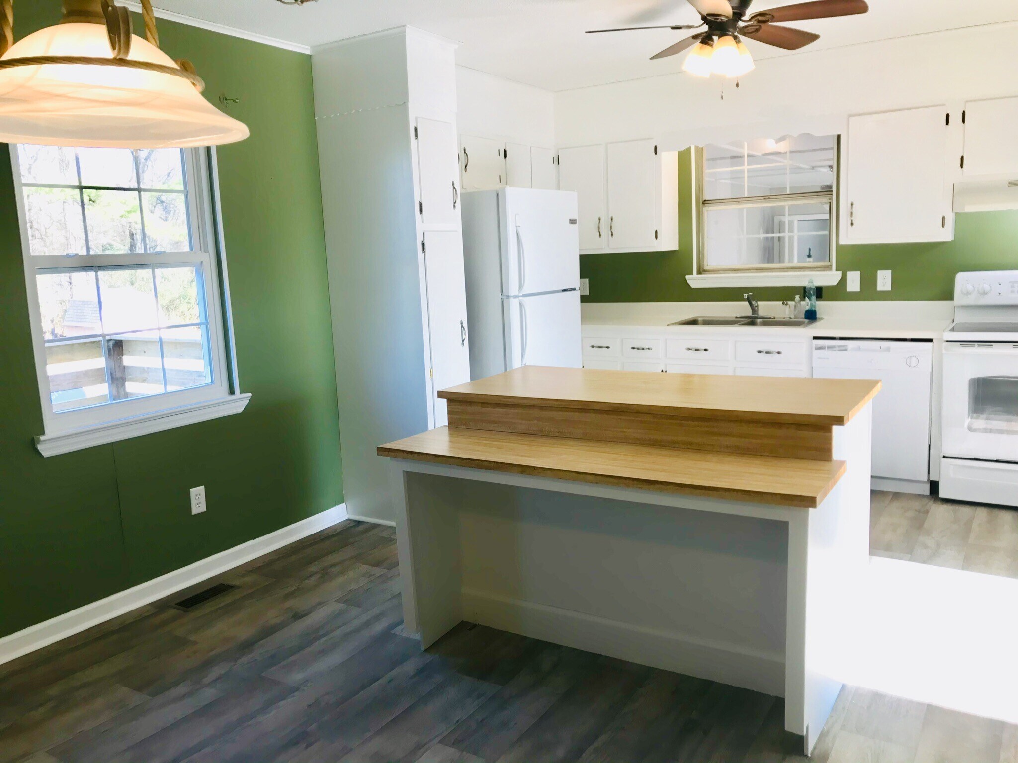 Kitchen - 9225 Amos Rd