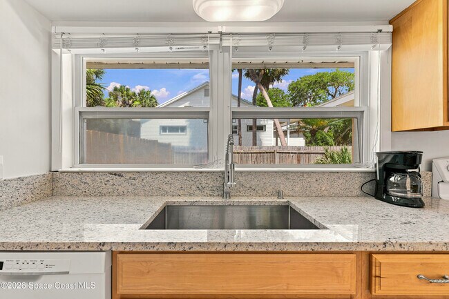 Building Photo - 215 Pelican Dr