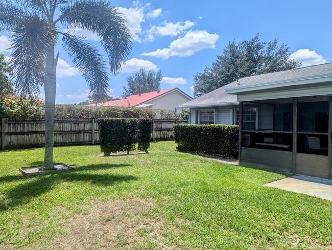 Building Photo - 1352 Riverside Cir
