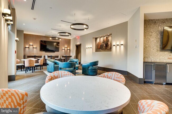 Building Photo - 3101 N Hampton Dr