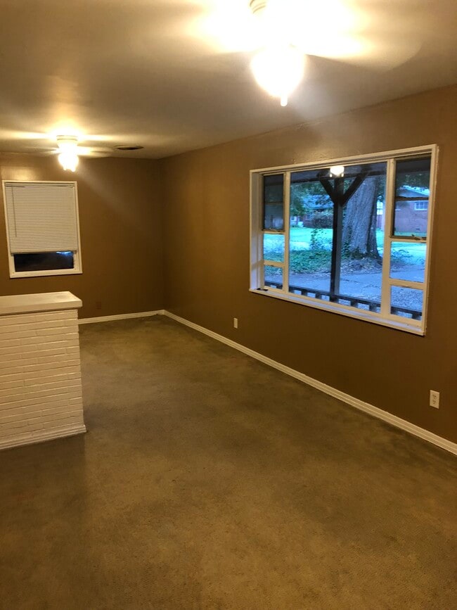 Building Photo - 22 Longview Dr