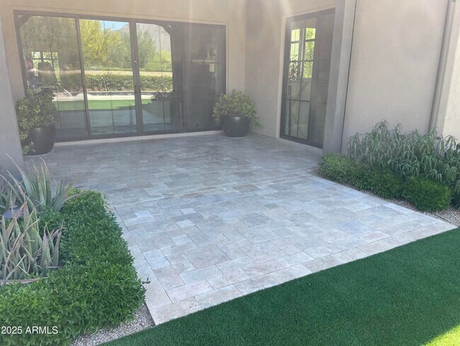 Building Photo - 10203 E Camelot Ct