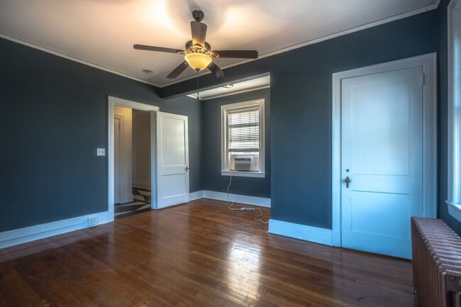 Building Photo - Historic Apartment near downtown with a vi...