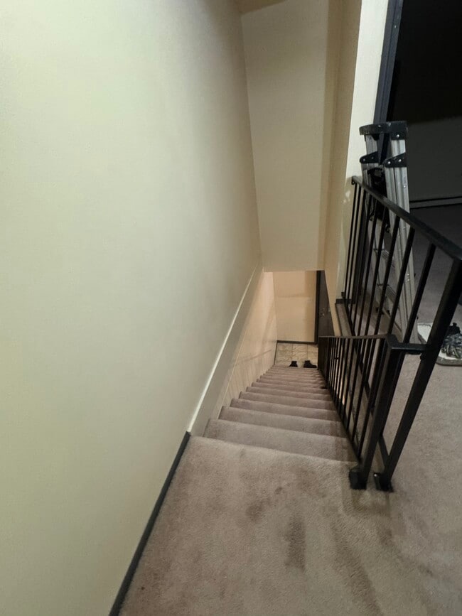 Building Photo - 3904 Sunset Square