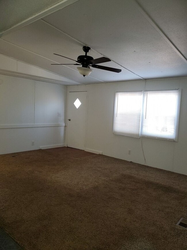 Building Photo - Ready to move in