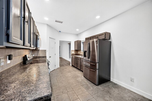 Building Photo - 18610 Autumn Hills Dr