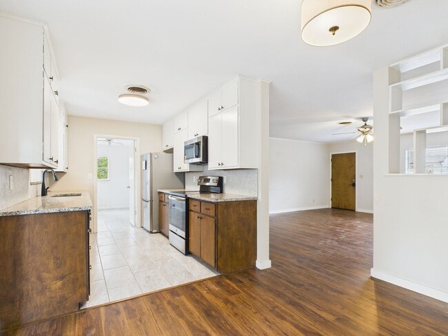 Building Photo - Established Nieghborhood