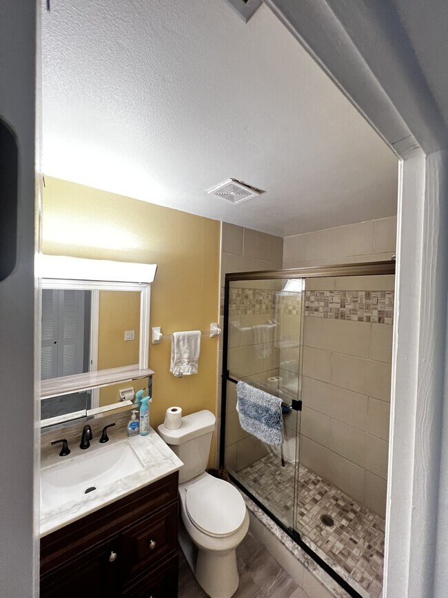 Building Photo - 7104 Nantucket Cir