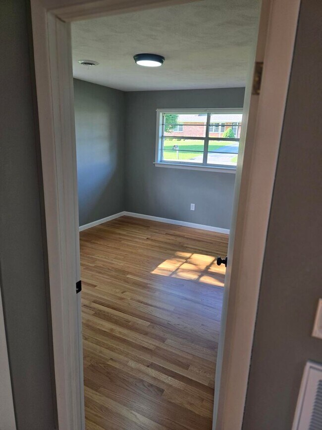 Building Photo - Charming 3-Bedroom Brick Home in Town – Newly Remodeled!