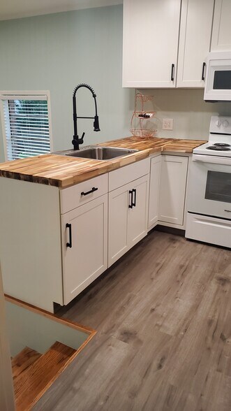 Building Photo - 2412 Jacqueline Cir