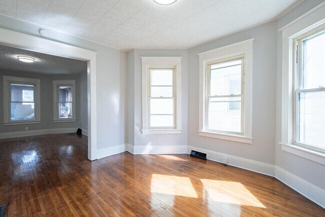 Building Photo - 207 7th Ave