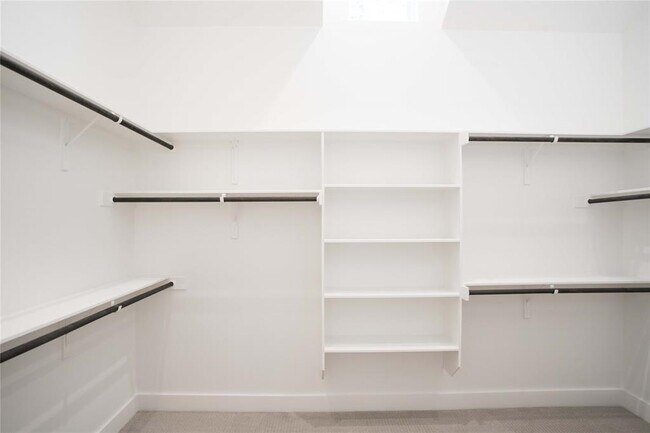 Building Photo - 3022 Sunridge Dr