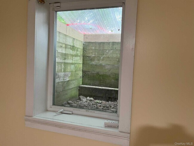 Building Photo - 8 James St