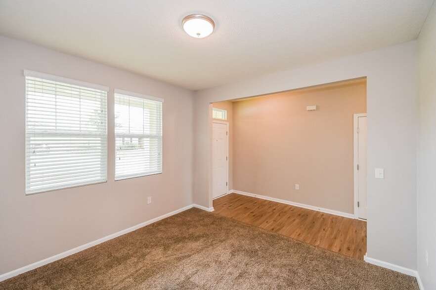 Building Photo - 6737 Sandle Dr