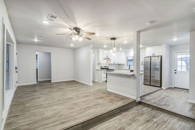 Building Photo - 8618 Flossie Mae St