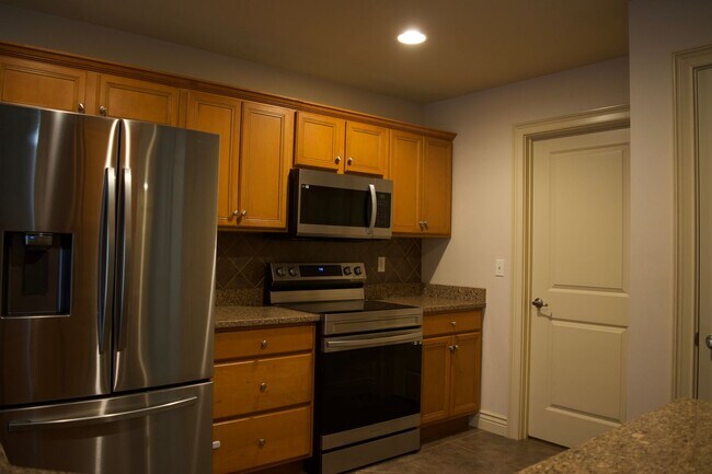 Building Photo - Marvelous 3 Bedroom House In Mill Creek Ma...