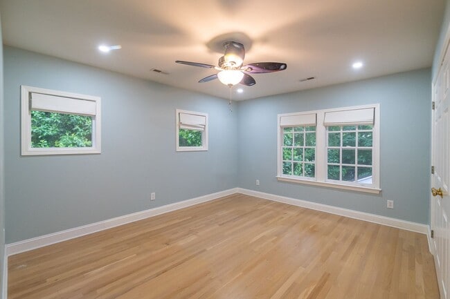 Building Photo - Spacious charmer in the heart of Dilworth ...